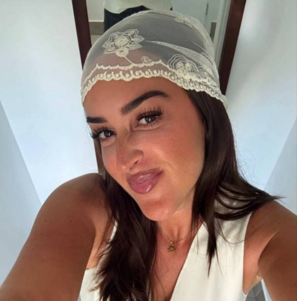 Alma, 40, Colombia