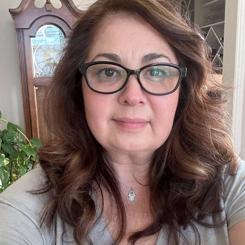 Caroline, 40