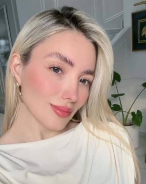 Mia Sofia, 39, USA