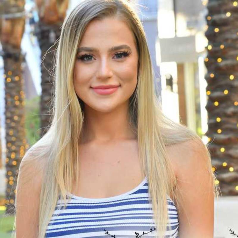 Angela, 30, garland