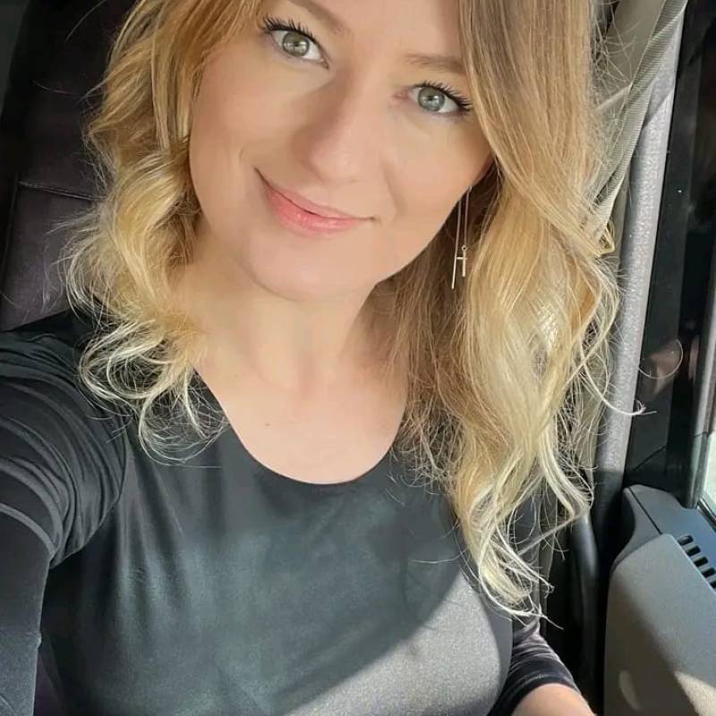 Iwona blecharczyk, 29, Bangladeshi