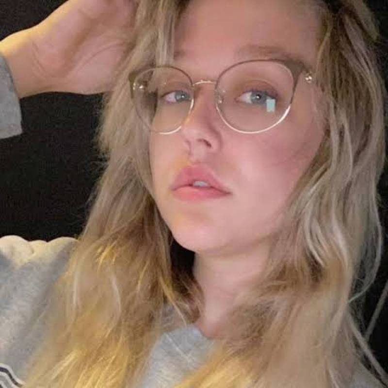 Amelia, 28, California