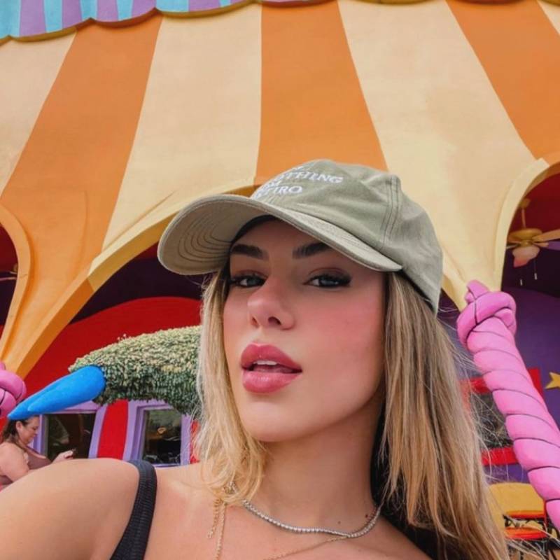 Angelica, 18