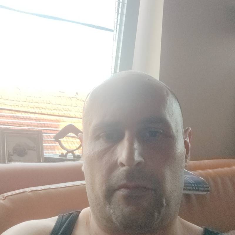 Nenad, 43, Spain