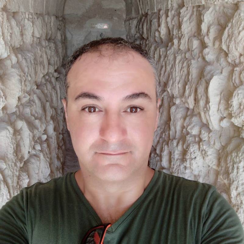 moro, 40, Living in Madrid Spain