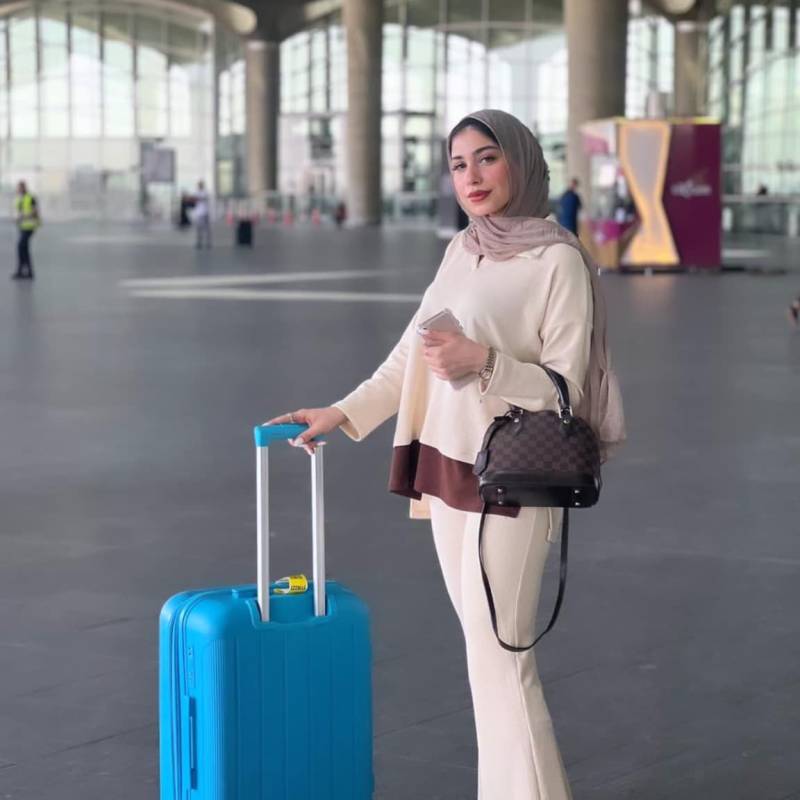 Amira, 32, United state