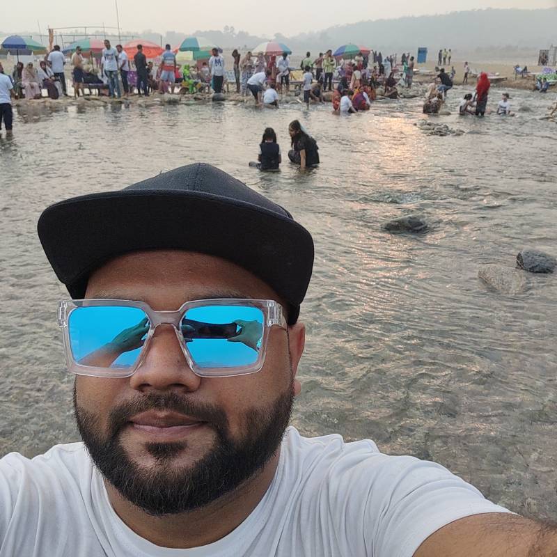 Junayed, 32, Tennessee