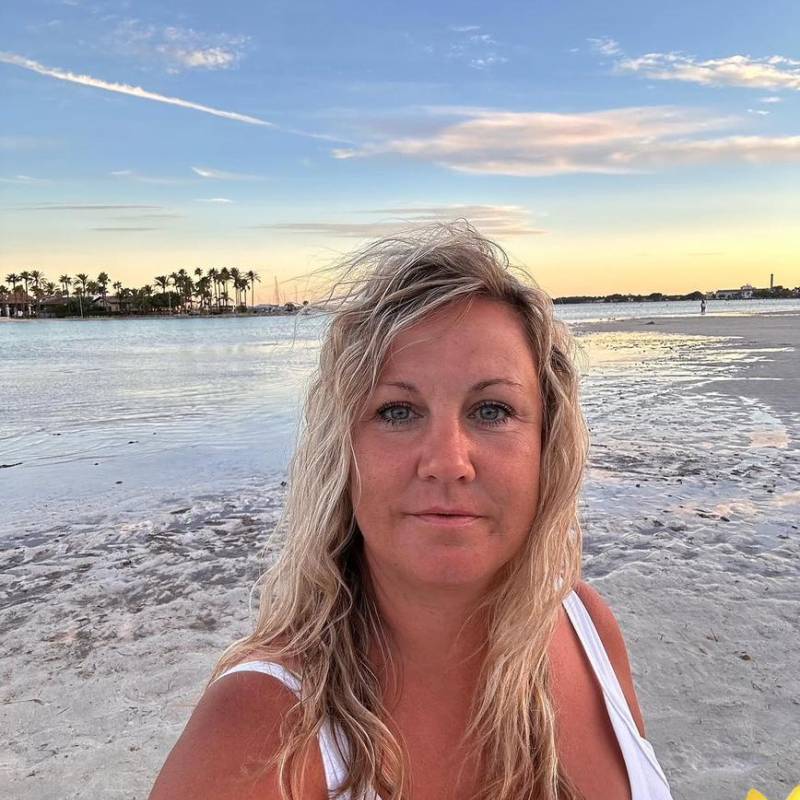Elizabeth67, 41, Victorville California