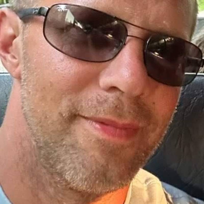 James, 47, Spain
