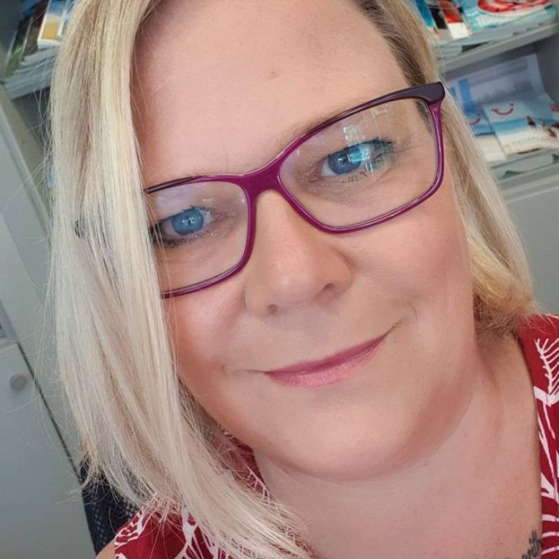 Alexandra Katec, 49, Bheramara