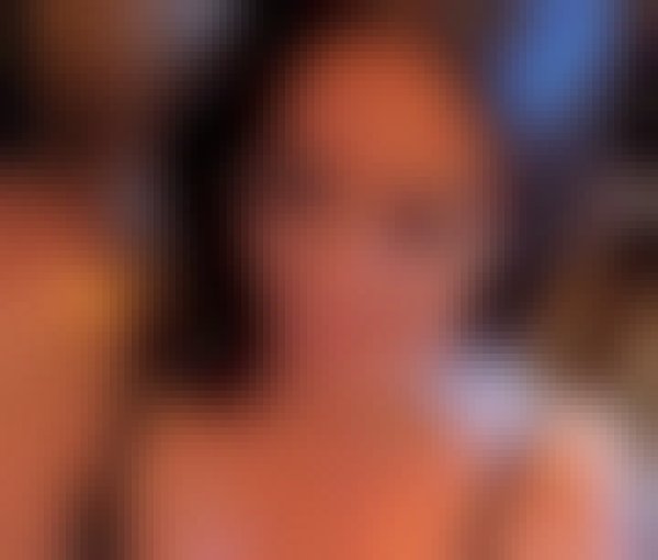 Elizabeth, 32