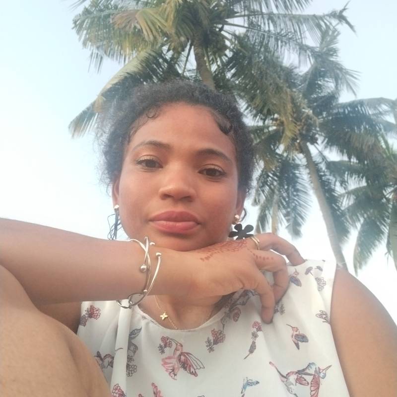 Zina, 34, Paris