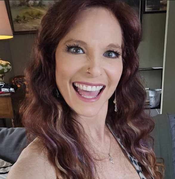 Elizabeth, 42, London