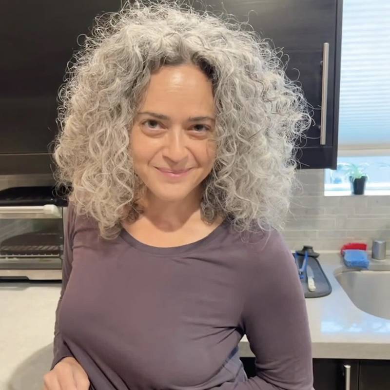 Victoria, 46, kata