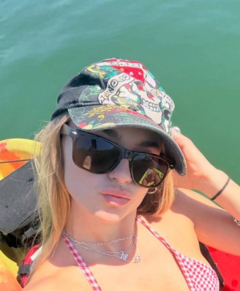 Stephanie, 29, nogha
