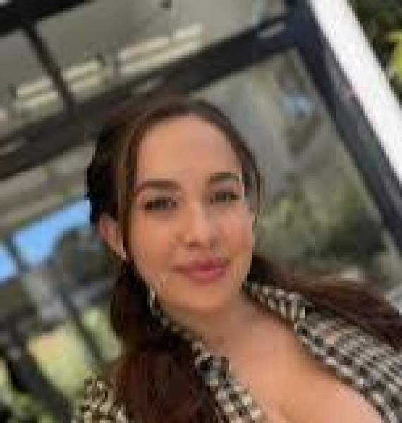 Bella, 36, Los Angeles