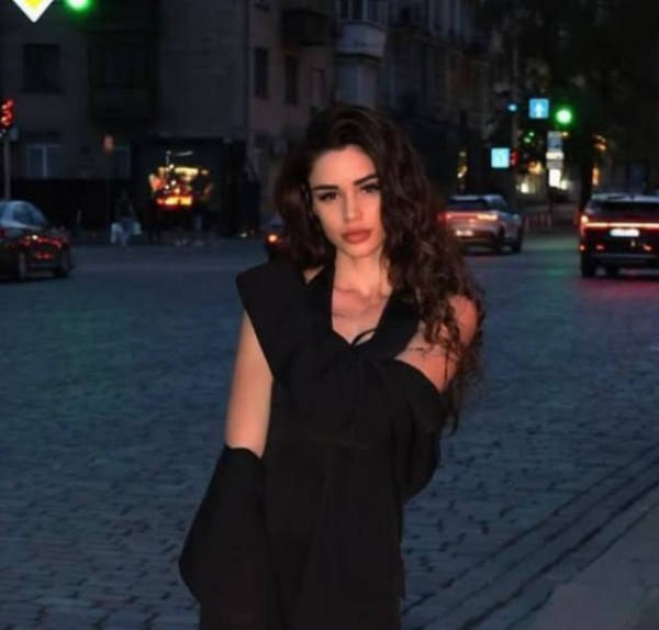 alona, 35