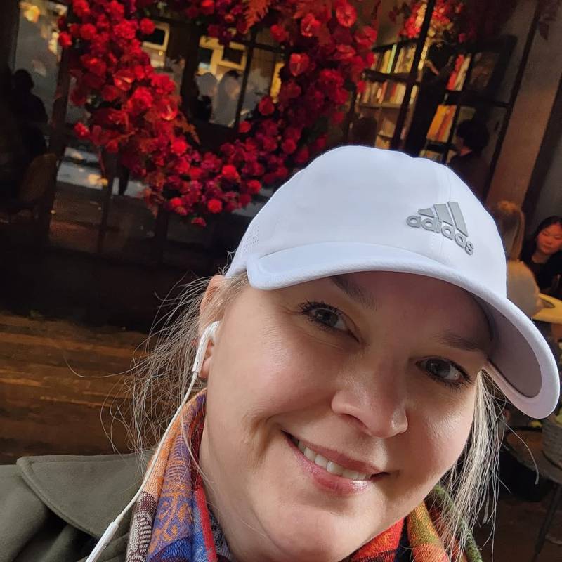 Ariana, 42, nogha