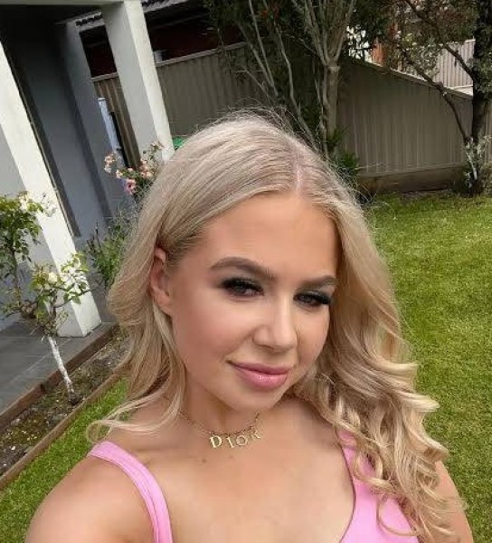 kate, 32, DAKAR