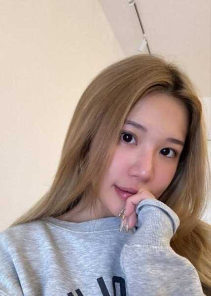 Rose, 26