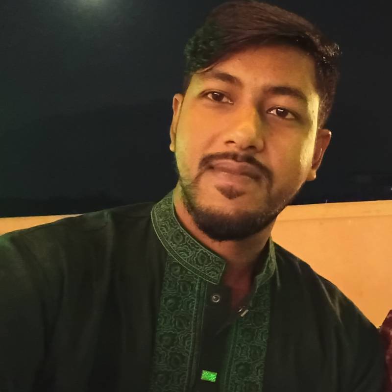 Khan, 28