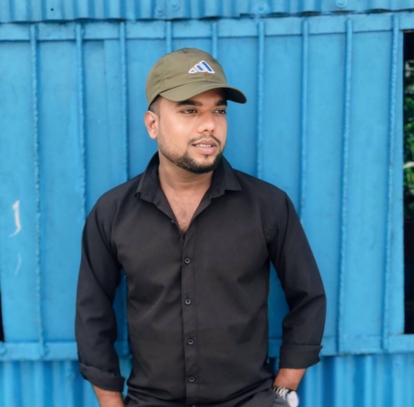 Ashik, 29, Saudi Arabia