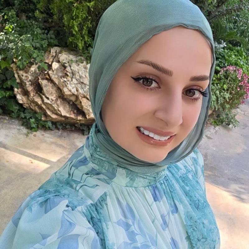 Asiya, 35
