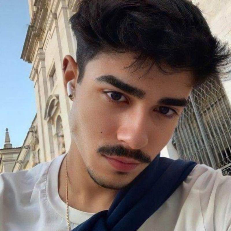 https://fivedate.com dating Jamal in Italy