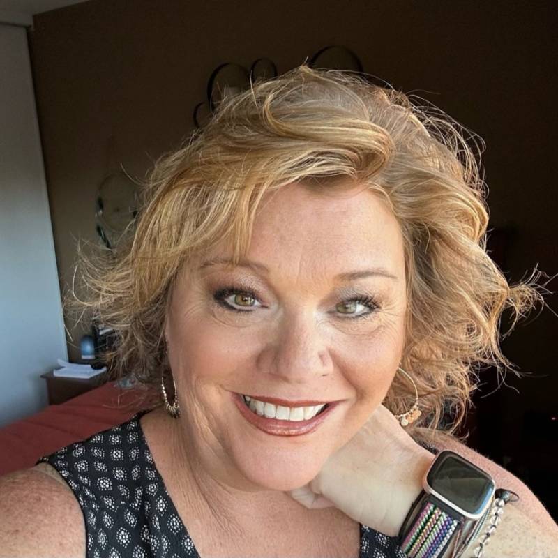 https://fivedate.com dating AndreaC in United Kingdom
